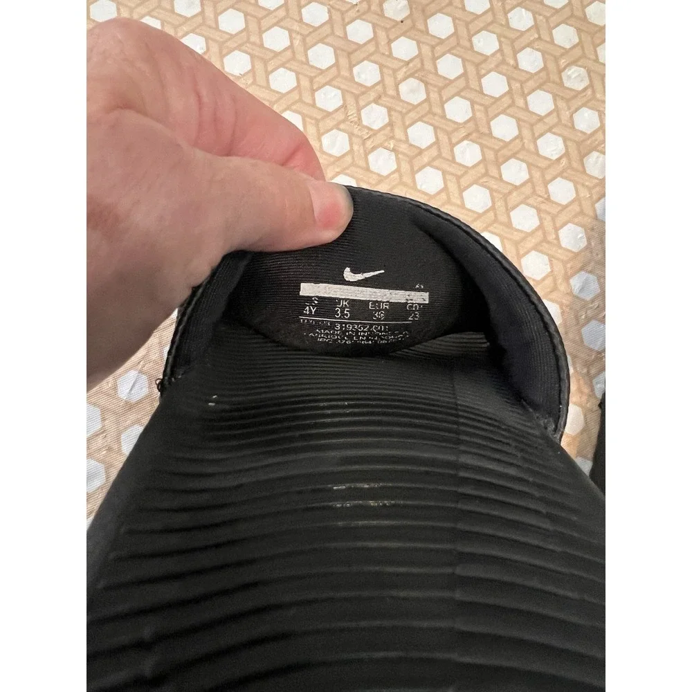 Nike-Slides Black  819352-001 Boys Size 4Y